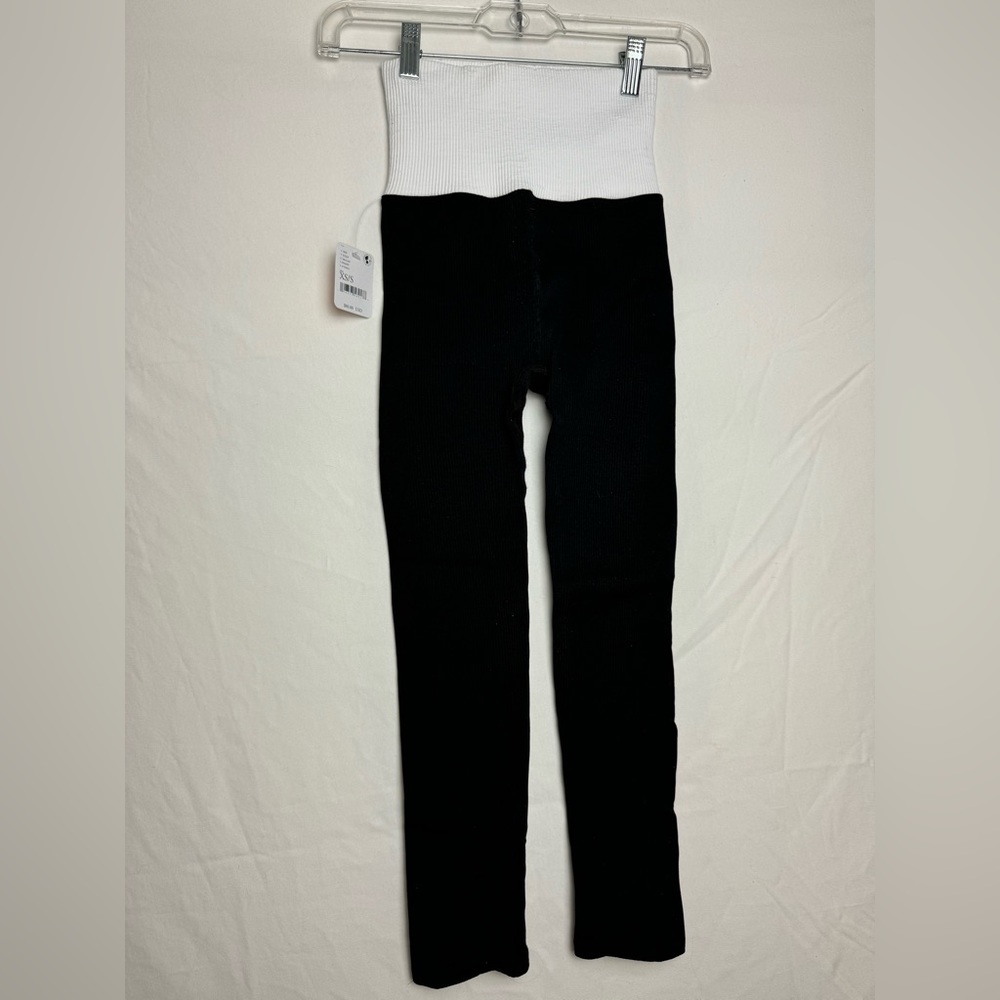 Free people movement 
Size XS
Happiness runs ultra high rise legging 
NWT